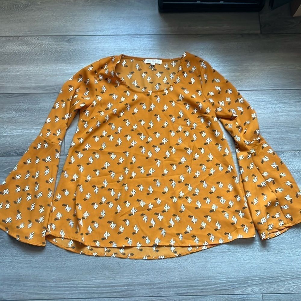 SM183 Love fire bell bottom cuff blouse
